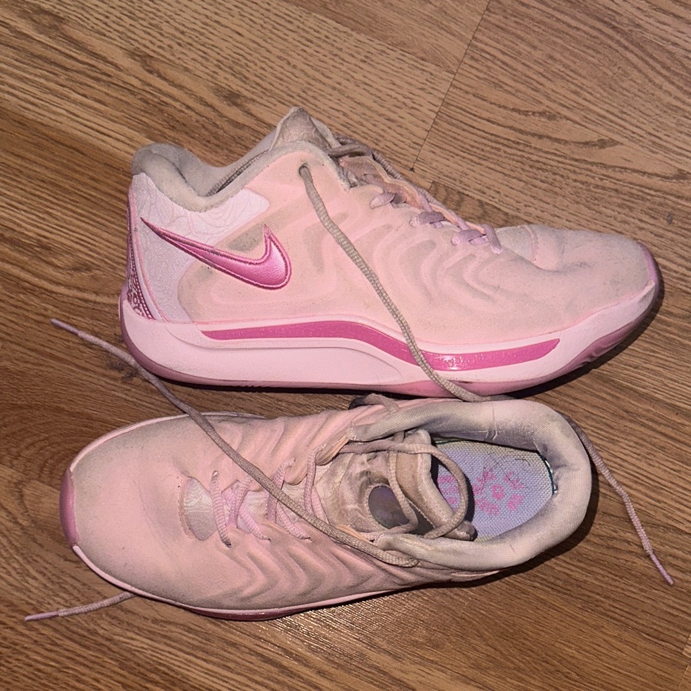Nike Women's Light Pink Sneakers